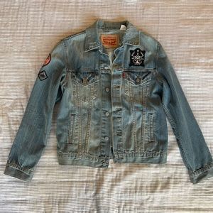 Levi’s jean jacket w/ patches